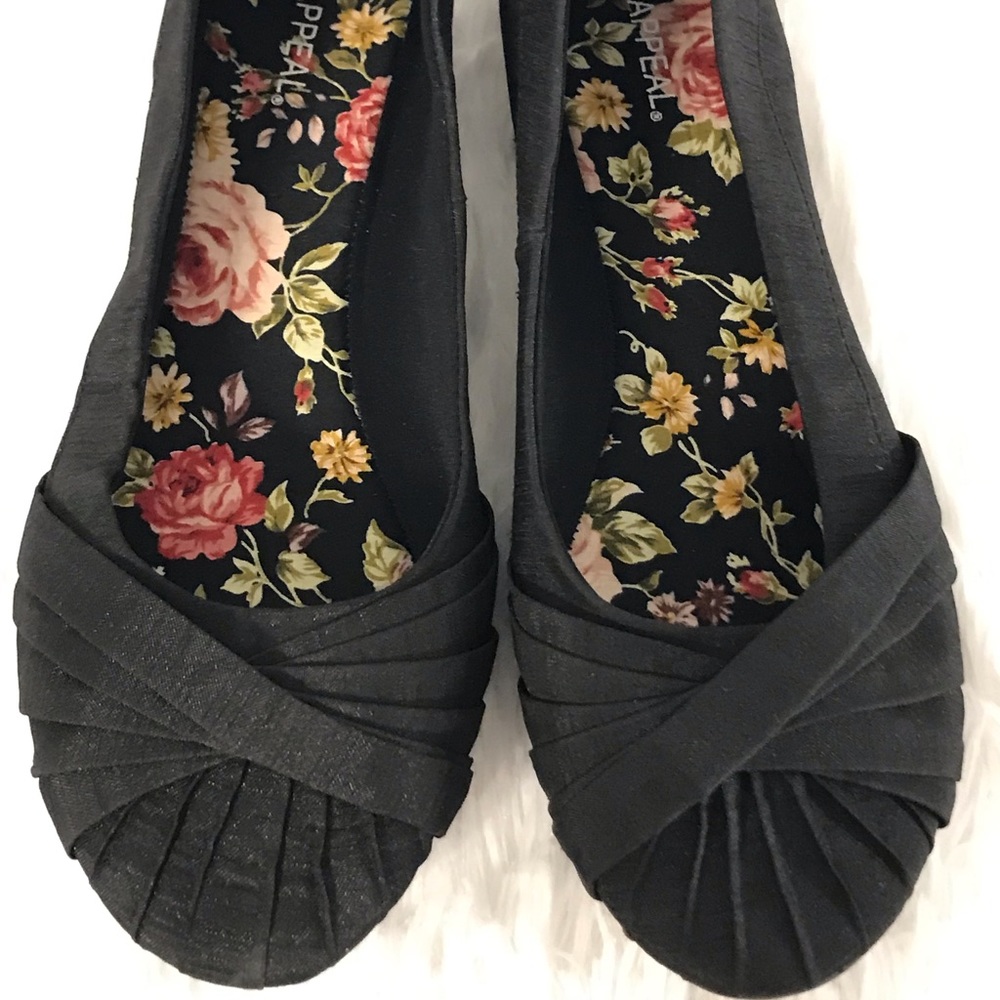 XAPPEAL CRAWFORD Womens flats. Black rugged canvas-like fabric. SIZE 9M.